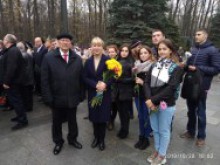 Церемонія покладання квітів на Меморіалі Слави